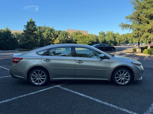 Used 2013 Toyota Avalon XLE Touring FWD image 5