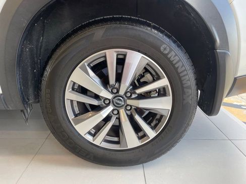 Used 2023 Nissan Pathfinder SL FWD image 18