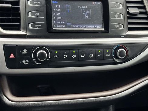 Used 2019 Toyota Highlander LE image 18