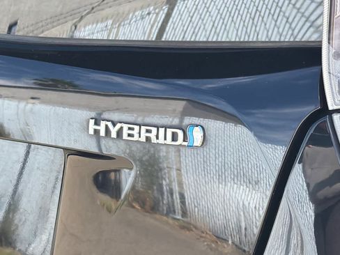 Used 2017 Toyota Prius Three Touring w/ Carpet Mat Package FWD image 24
