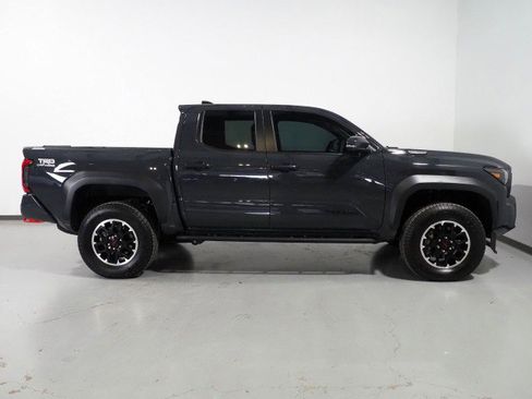 Used 2025 Toyota Tacoma TRD Off-Road image 4