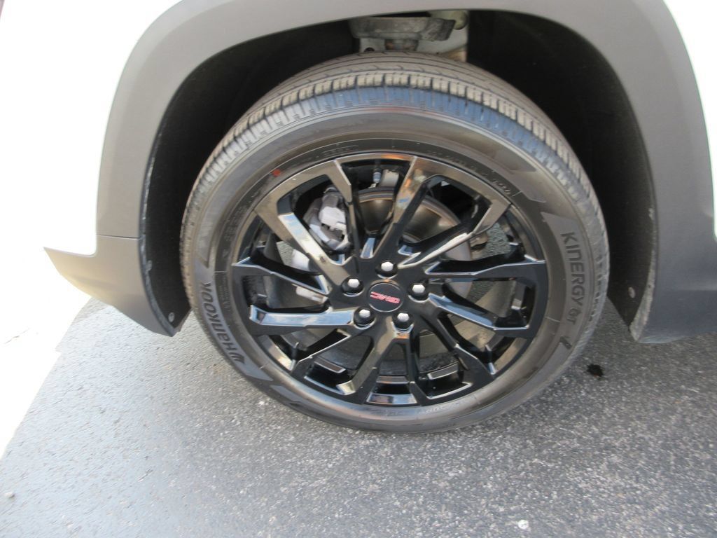 Certified 2024 GMC Terrain SLT w/ Elevation Edition AWD/4WD image 15