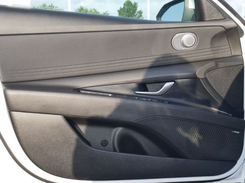 Used 2025 Hyundai Elantra Limited FWD image 29