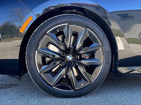 Certified 2023 BMW 740i w/ Executive Package image 34