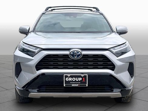 Used 2024 Toyota RAV4 SE w/ Convenience Package AWD/4WD image 4