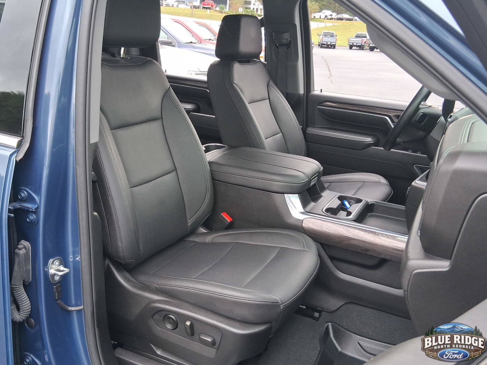 Used 2024 Chevrolet Silverado 2500 LTZ w/ LTZ Premium Package AWD/4WD image 12