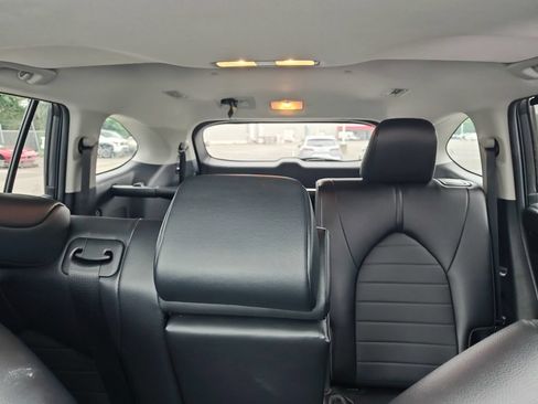 Used 2023 Toyota Highlander XLE AWD/4WD image 10