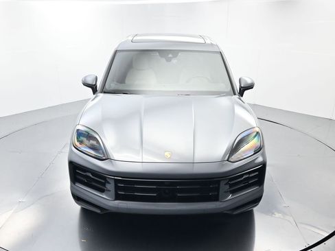Certified 2025 Porsche Cayenne S image 43