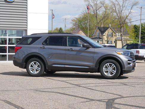 Used 2023 Ford Explorer XLT w/ Equipment Group 202A AWD/4WD image 2