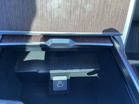 New 2025 Land Rover Range Rover SE image 24