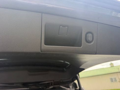 Used 2015 Chevrolet Suburban LT AWD/4WD image 41