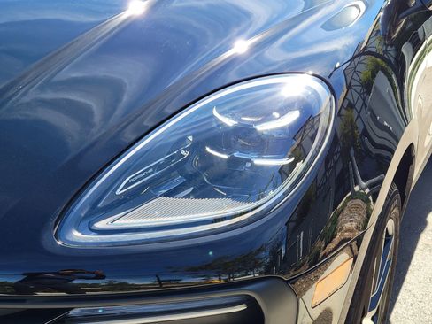 Used 2024 Porsche Macan image 36