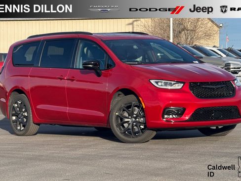 New 2026 Chrysler Pacifica Limited w/ S Appearance Package AWD/4WD image 1