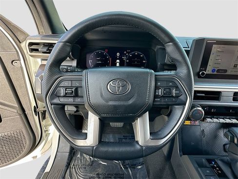 Used 2025 Toyota 4Runner TRD Off-Road image 11