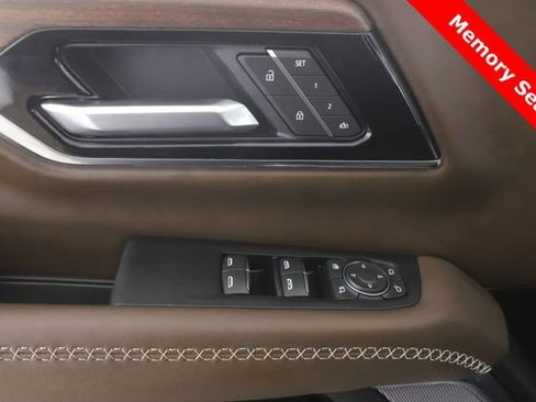 Used 2025 GMC Yukon Denali Ultimate AWD/4WD image 21