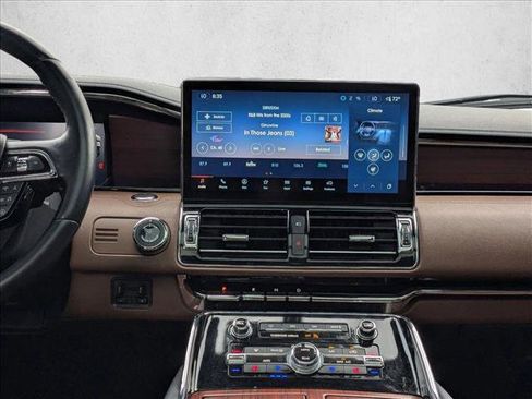 Used 2023 Lincoln Navigator Reserve image 13