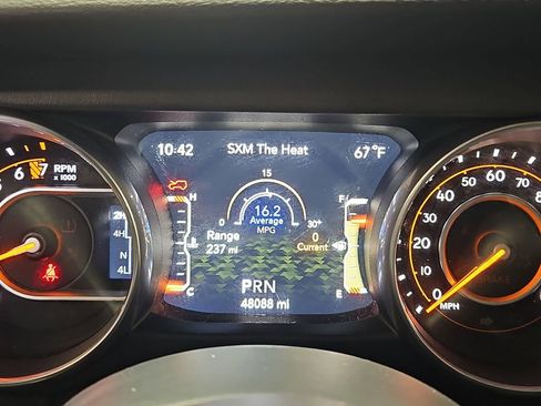 Used 2018 Jeep Wrangler Unlimited Sahara image 18