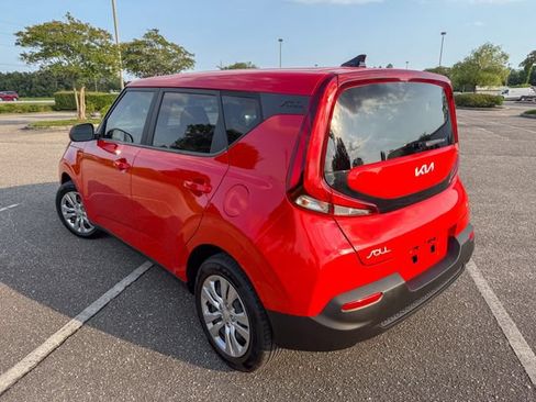 Used 2022 Kia Soul LX FWD image 7