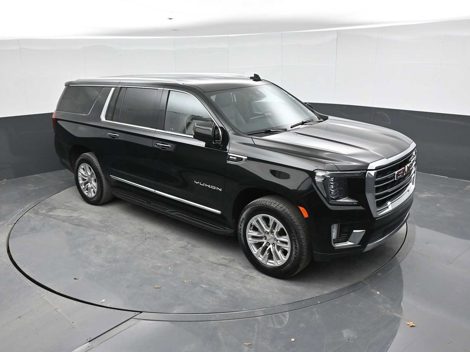 Used 2024 GMC Yukon XL SLT w/ SLT Luxury Package AWD/4WD image 33