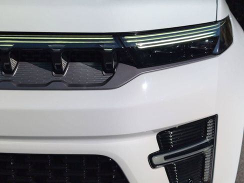 New 2026 Jeep Grand Wagoneer Limited image 9