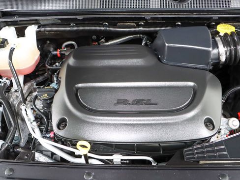 Used 2023 Chrysler Pacifica Touring-L image 31