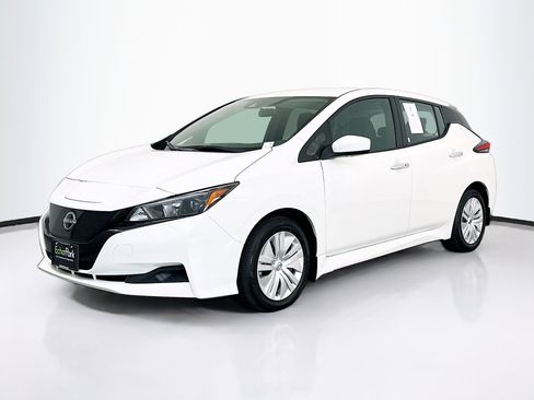 Used 2025 Nissan Leaf S image 3