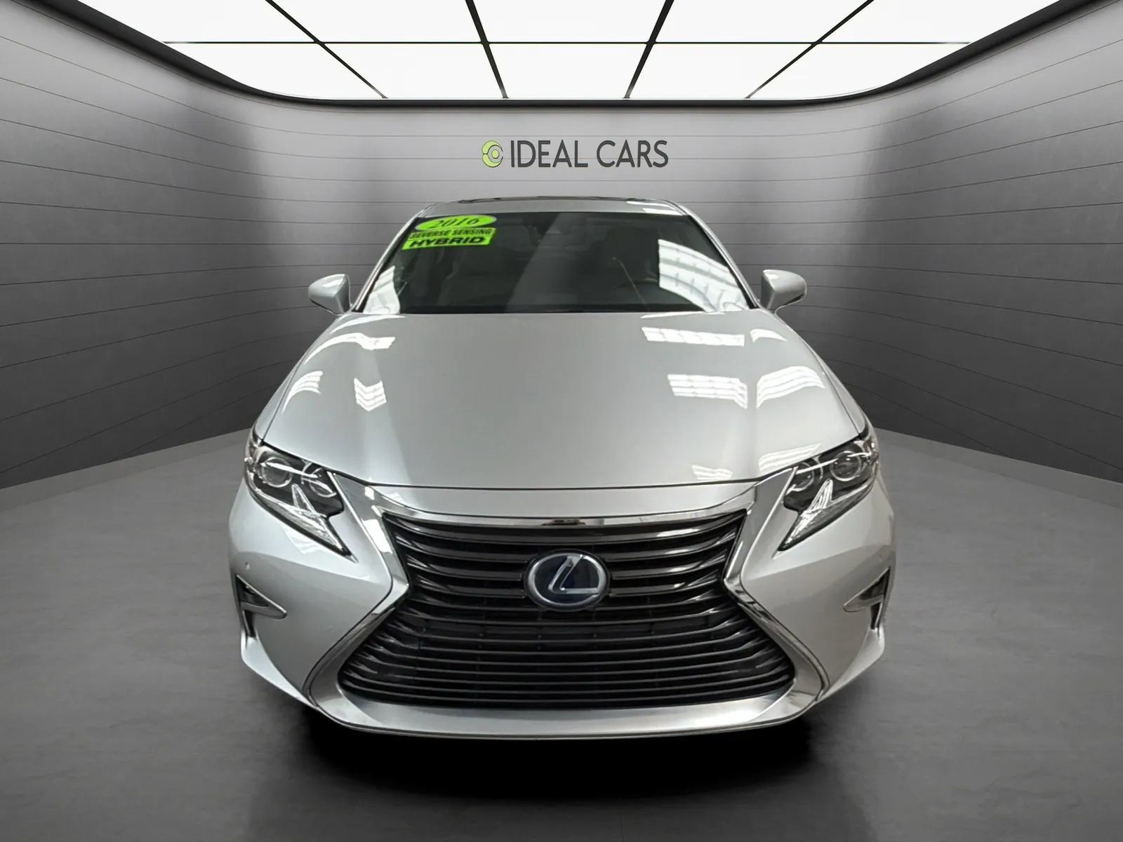 Used 2016 Lexus ES 300h w/ Luxury Package w/Wood Trim FWD image 2