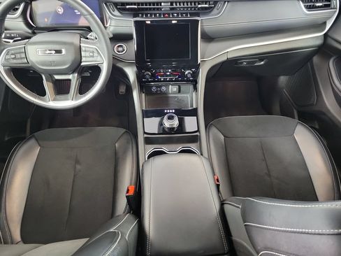 Used 2024 Jeep Grand Cherokee L Altitude RWD image 14