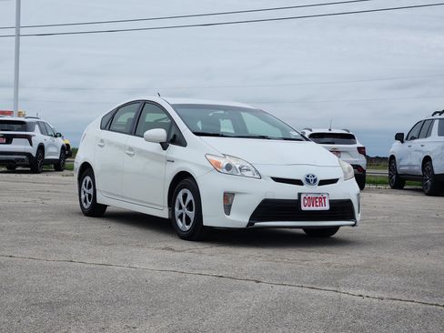 Used 2015 Toyota Prius Two FWD image 3