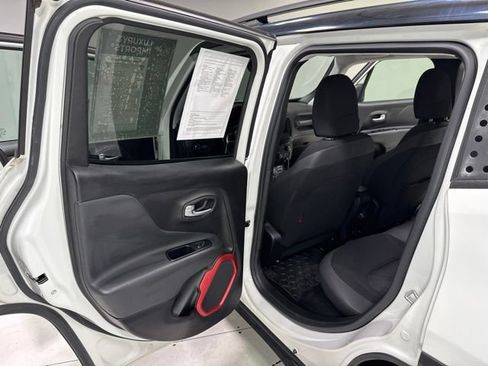 Used 2018 Jeep Renegade Trailhawk w/ Cold Weather Group II AWD/4WD image 22