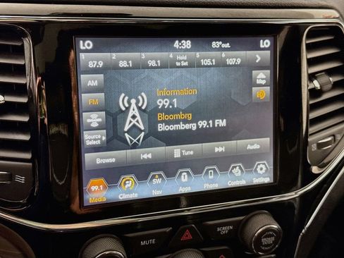 Used 2019 Jeep Grand Cherokee Limited AWD/4WD image 10