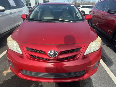 Used 2011 Toyota Corolla LE image 2