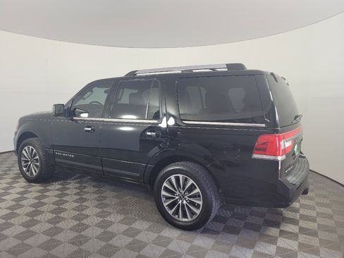 Used 2016 Lincoln Navigator Select RWD image 3