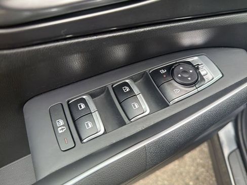 Used 2024 Kia Sorento S FWD image 13