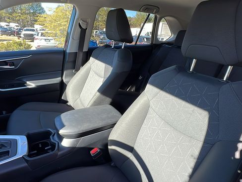 Used 2025 Toyota RAV4 XLE image 18