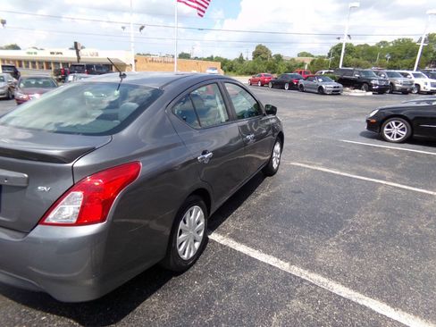 Used 2019 Nissan Versa SV FWD image 37