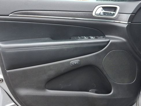 Used 2018 Jeep Grand Cherokee Limited w/ Trailer Tow Group IV image 12