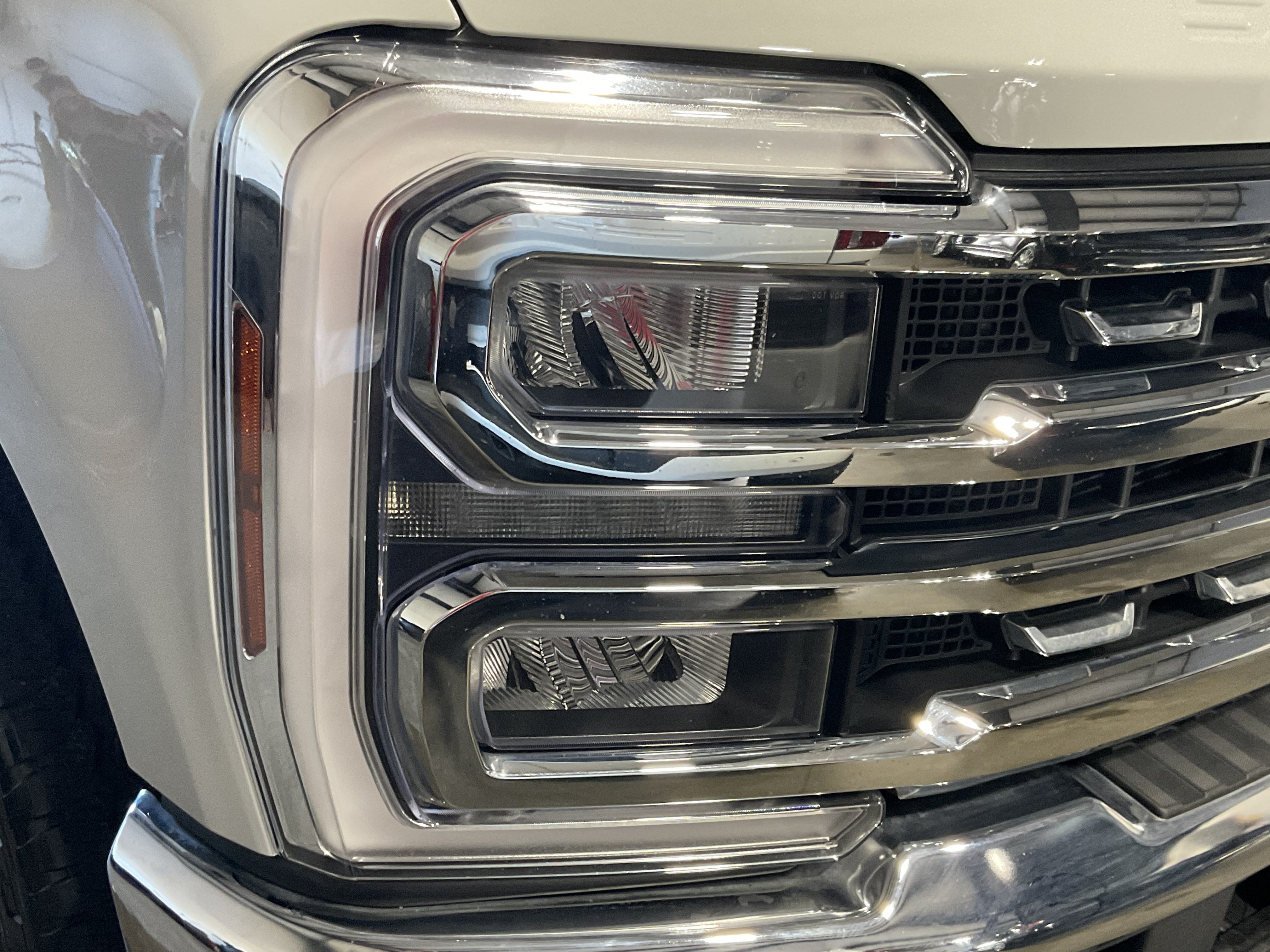 Used 2025 Ford F350 Lariat AWD/4WD image 9