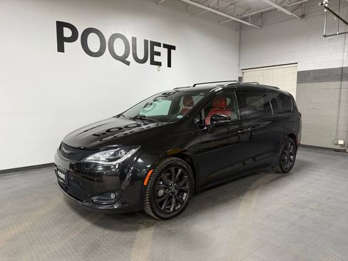 Used 2020 Chrysler Pacifica Limited w/ Quick Order Package 27H Red S image 2