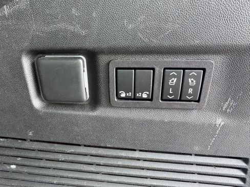 Certified 2023 Chevrolet Suburban Premier RWD image 6