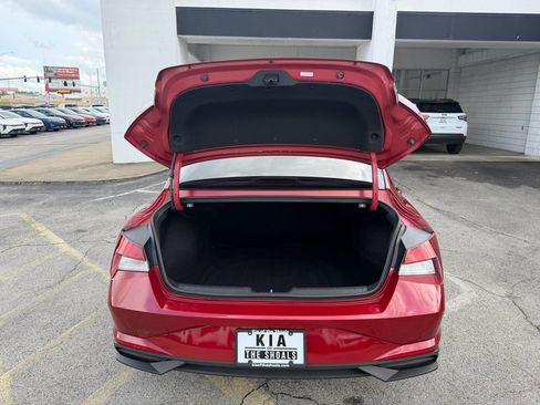 Used 2023 Hyundai Elantra SEL w/ Convenience Package FWD image 28