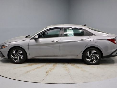 Certified 2025 Hyundai Elantra Limited w/ Cargo Package image 10