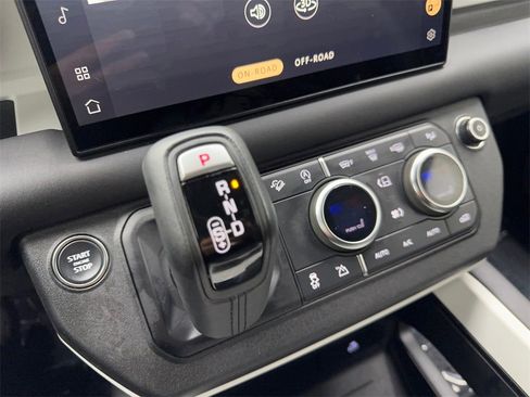 Used 2025 Land Rover Defender 110 S image 65