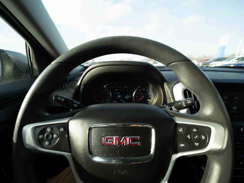 Used 2023 GMC Terrain SLE w/ Driver Convenience Package image 15