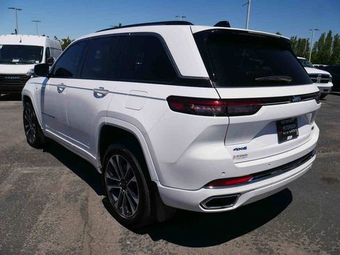Certified 2022 Jeep Grand Cherokee Overland w/ MOPAR Finishing Package AWD/4WD image 19