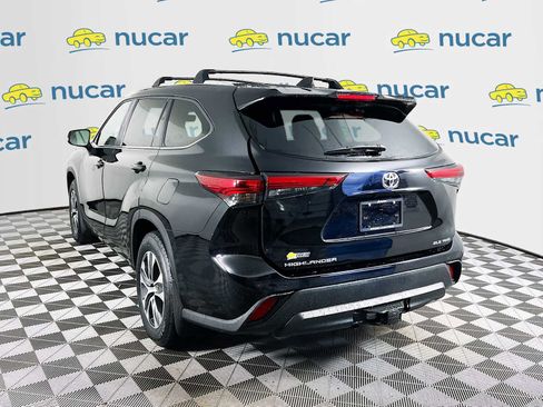 Used 2023 Toyota Highlander XLE image 5