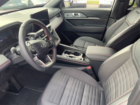 Used 2026 Ford Explorer ST-Line w/ ST-Line Street Pack RWD image 9