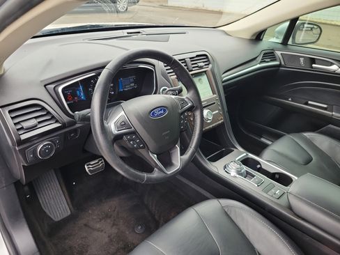 Used 2018 Ford Fusion Titanium image 18
