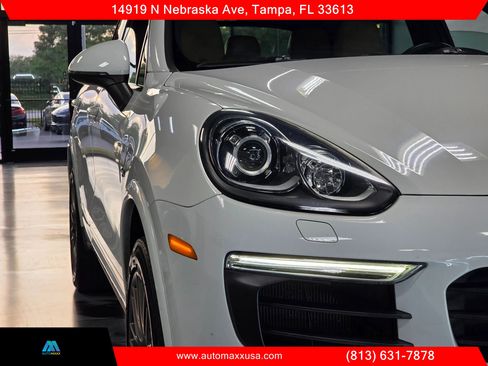 Used 2017 Porsche Cayenne S Platinum w/ Premium Package (PJW) image 9