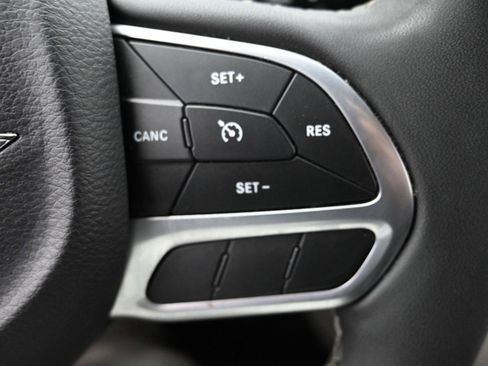 Used 2023 Chrysler Voyager LX image 19